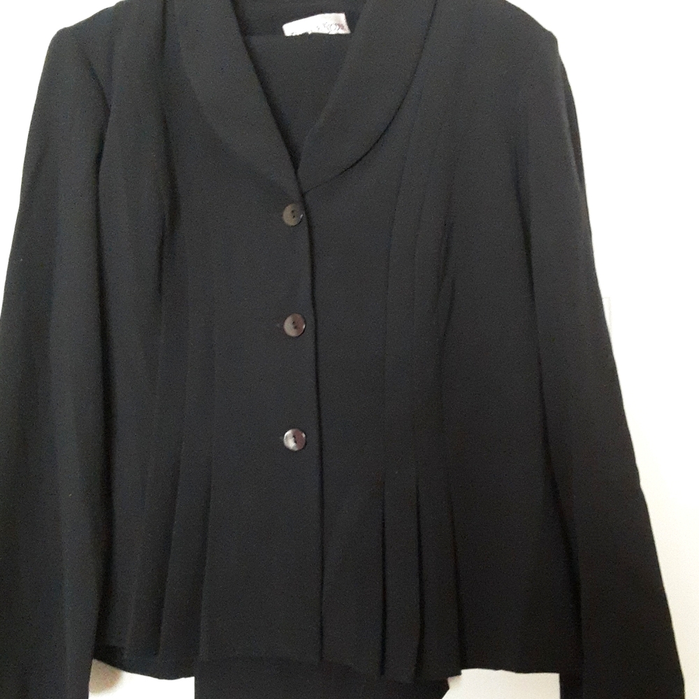 2 pcs pant outfit pleats on jacket very stylish